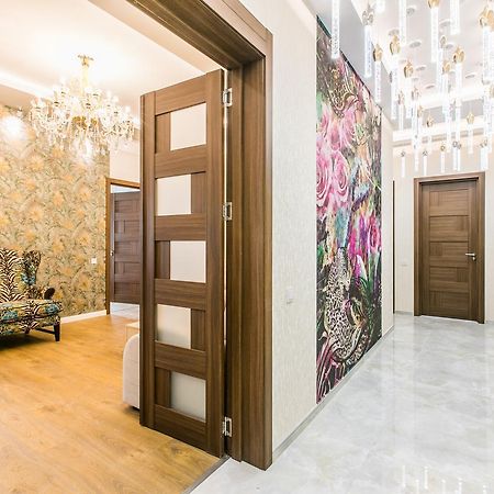 Sweet Home 6 Vip At Rustaveli Avenue Tbilisi Bagian luar foto