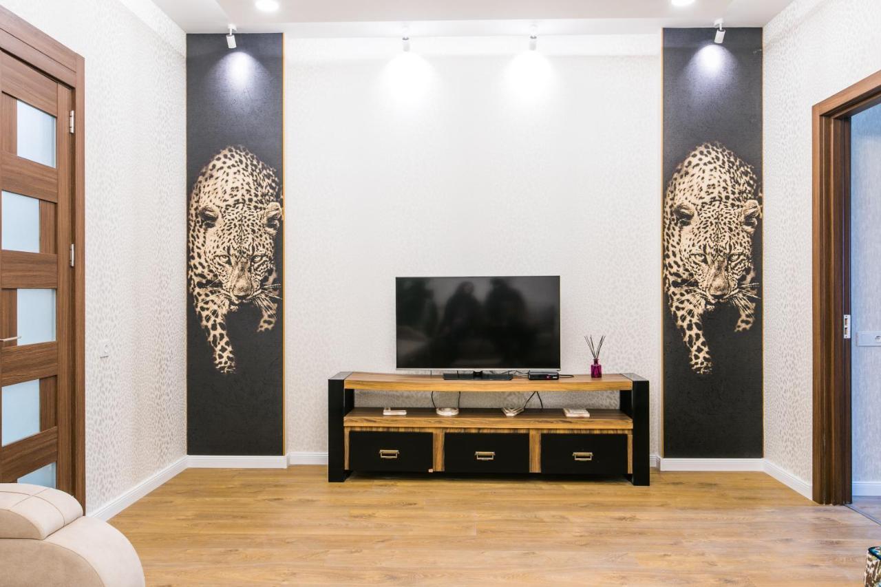 Sweet Home 6 Vip At Rustaveli Avenue Tbilisi Bagian luar foto