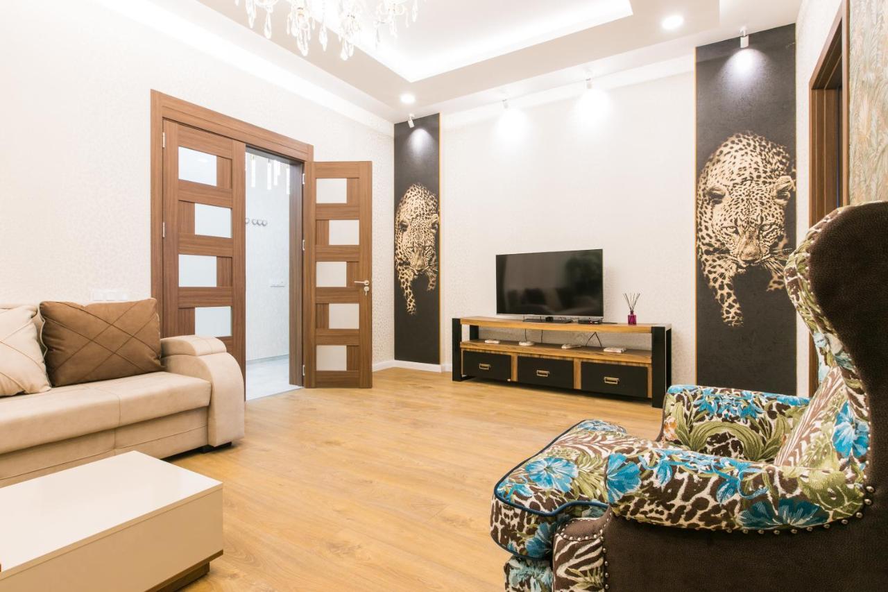 Sweet Home 6 Vip At Rustaveli Avenue Tbilisi Bagian luar foto