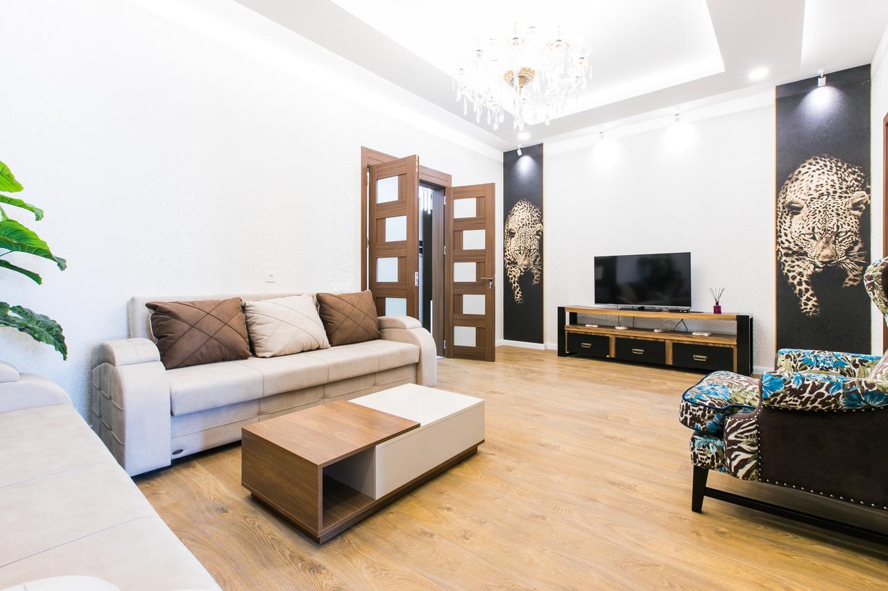 Sweet Home 6 Vip At Rustaveli Avenue Tbilisi Bagian luar foto