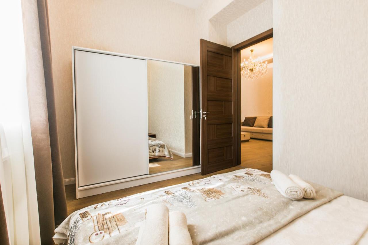 Sweet Home 6 Vip At Rustaveli Avenue Tbilisi Bagian luar foto